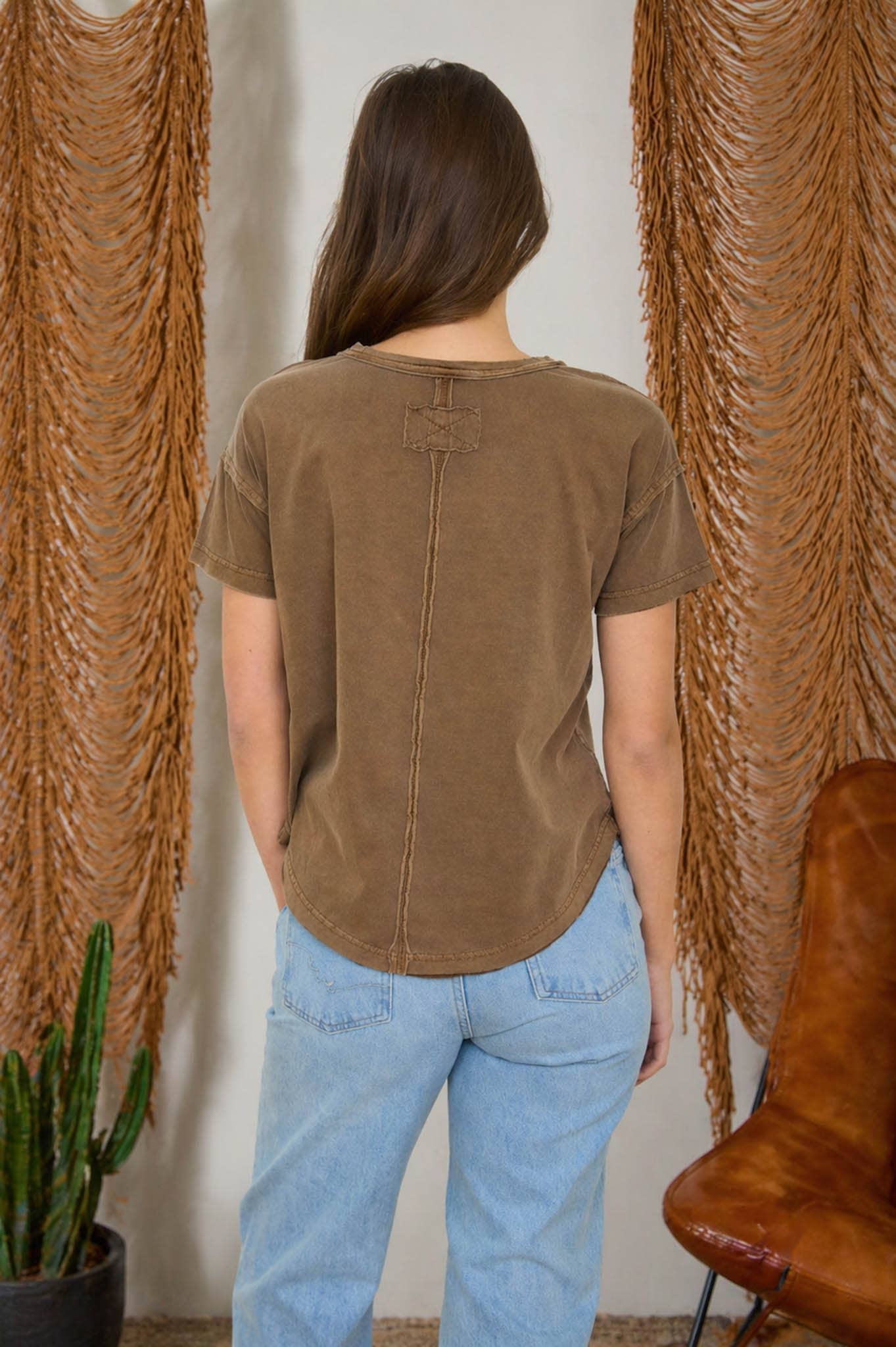 Round Neck Short Sleeve Exposed Seam Knit Top – Mocha